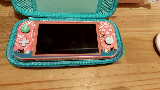 Nintendo Switch Lite Hyrule Edition + 12 mesi Nintendo Switch