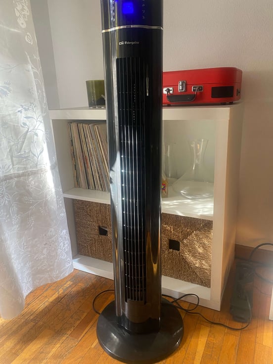 Orbegozo TWM 1009 - Ventilatore a torre con telecomando, ionico, 60 W, 3 velocità, vaschetta portaessenze, pannello frontale LED, nero : Orbegozo