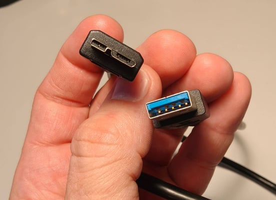 Cavo USB 3.0 Tipo A A Micro USB 3.0 B Con Viti Da Pannello - Lunghezze Disponibili 1.2M/3M/5M/8M