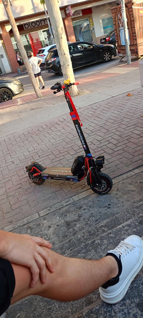 Monopattino elettrico UrbanGlide 25 km/h autonomia 50 km doppio