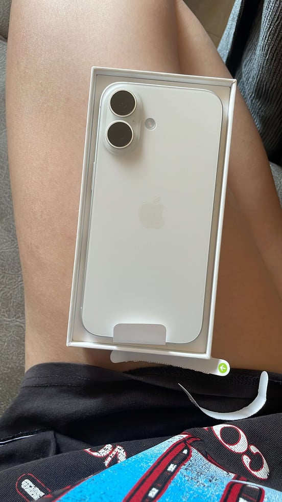 iPhone16プロ　ios18.6.2 128GB Apple iPhone 16 128GB 6.1