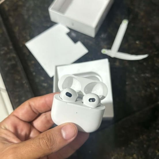 Custodia Ricarica Wireless Qi E USB-C Per AirPods 3ª Gen – Con Pulsante Sincronizzazione Bluetooth E Batteria 450mAh